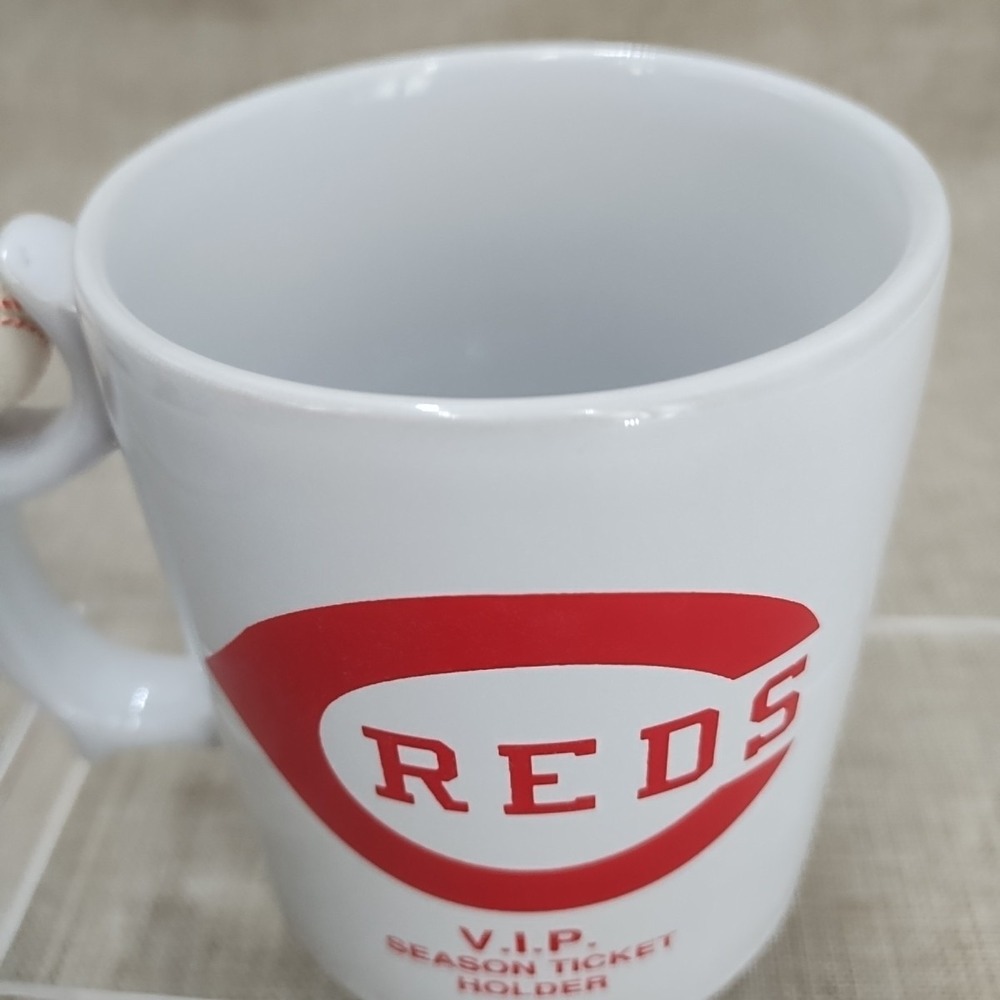 Vintage Cincinnati Reds VIP Season Ticket Holders coffee mug Spinning Baseball - Picture 3 of 10